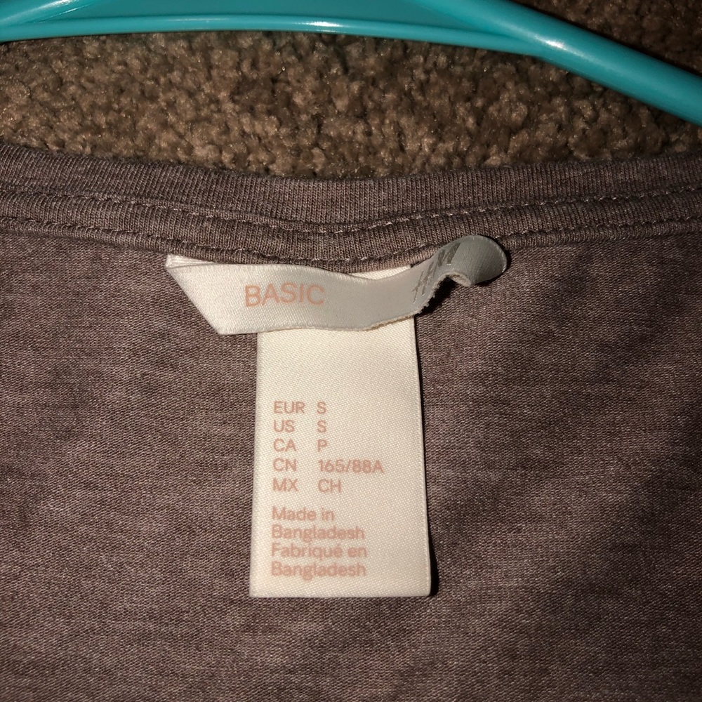 H&M Basic Tee - Picture 3 of 3